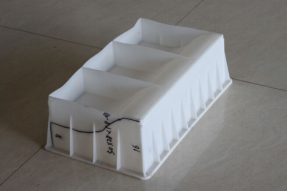 使用混凝土路側(cè)石塑料模具澆筑路側(cè)石過程中能否確定水泥混凝土配比？